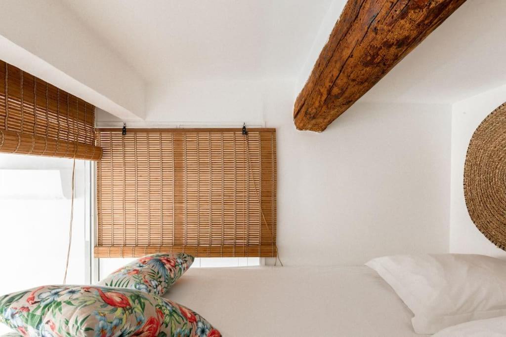 Appartement Authentique Situe En Plein Centre D'Antibes Luaran gambar