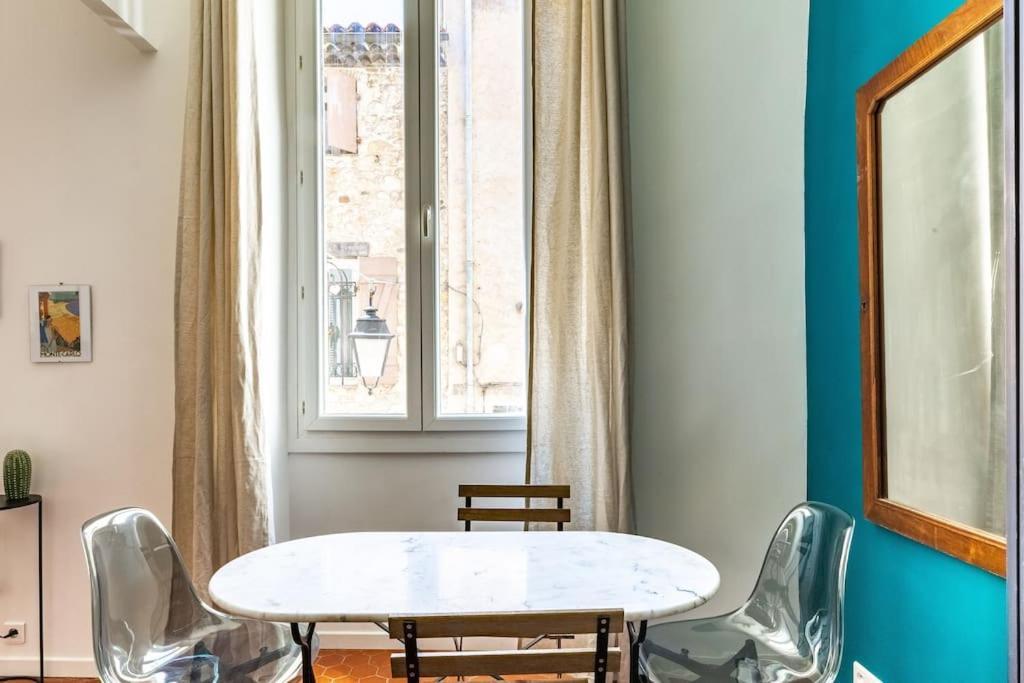 Appartement Authentique Situe En Plein Centre D'Antibes Luaran gambar