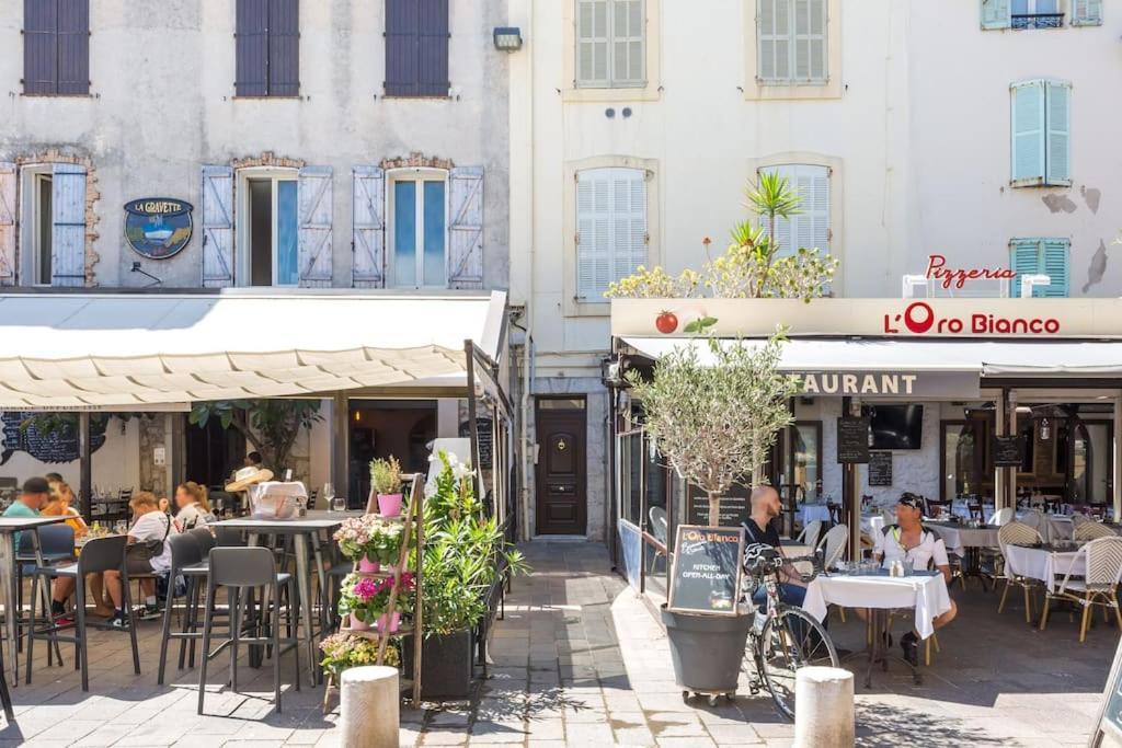 Appartement Authentique Situe En Plein Centre D'Antibes Luaran gambar