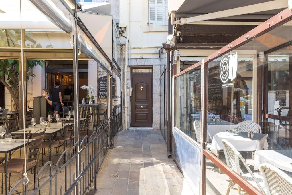 Appartement Authentique Situe En Plein Centre D'Antibes Luaran gambar