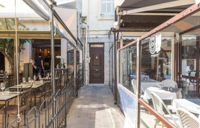 Appartement Authentique Situe En Plein Centre D'Antibes Luaran gambar