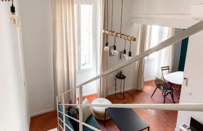 Appartement Authentique Situe En Plein Centre D'Antibes Luaran gambar