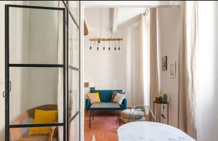 Appartement Authentique Situe En Plein Centre D'Antibes Luaran gambar