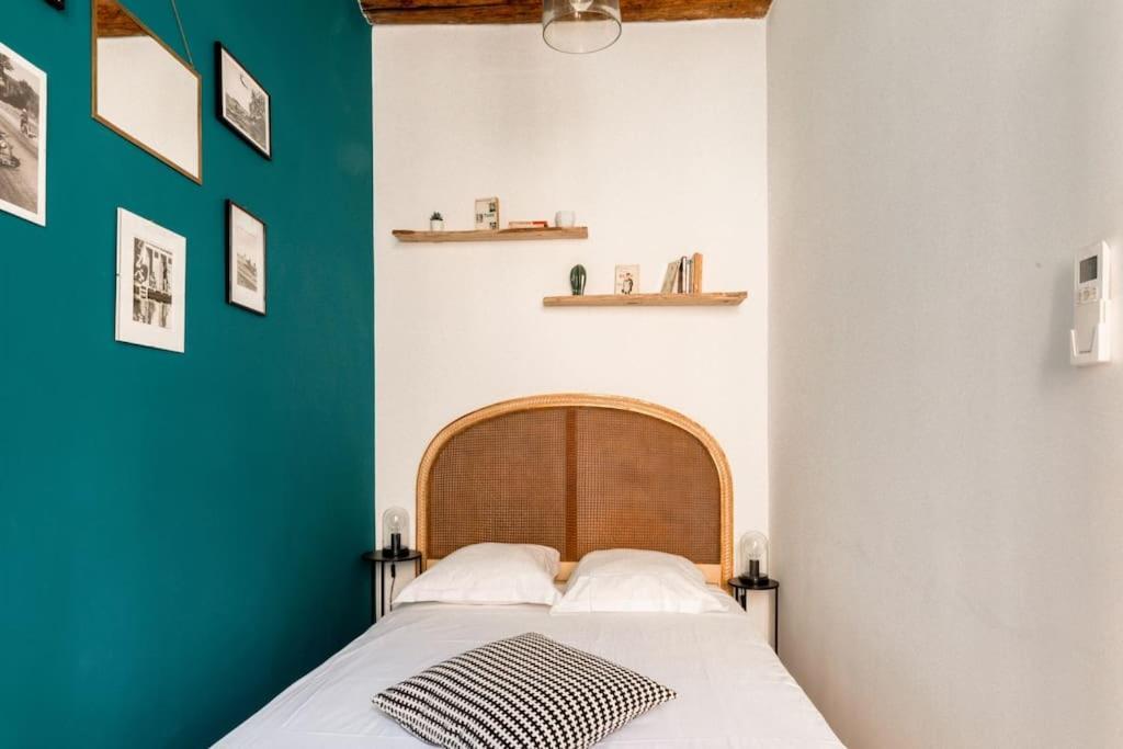 Appartement Authentique Situe En Plein Centre D'Antibes Luaran gambar