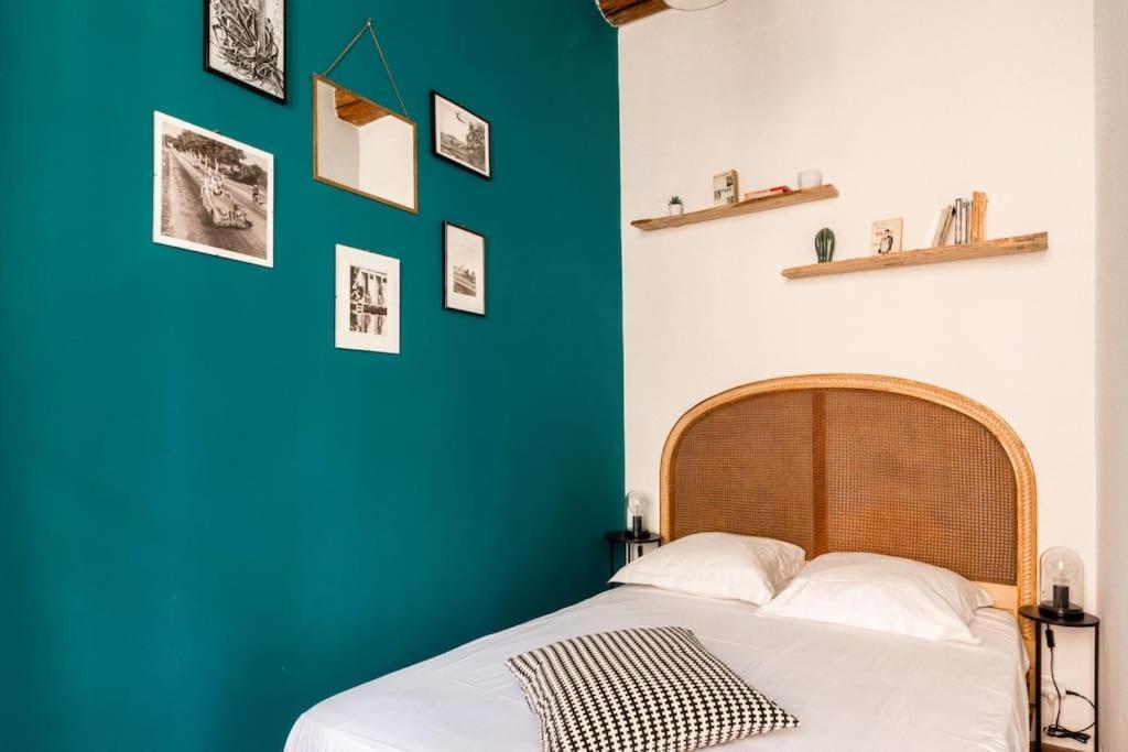 Appartement Authentique Situe En Plein Centre D'Antibes Luaran gambar