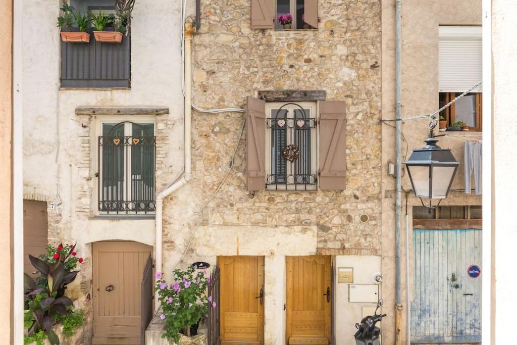 Appartement Authentique Situe En Plein Centre D'Antibes Luaran gambar