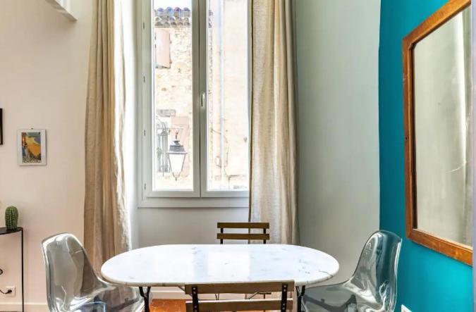 Appartement Authentique Situe En Plein Centre D'Antibes Luaran gambar