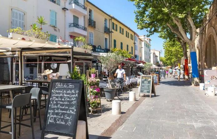 Appartement Authentique Situe En Plein Centre D'Antibes Luaran gambar